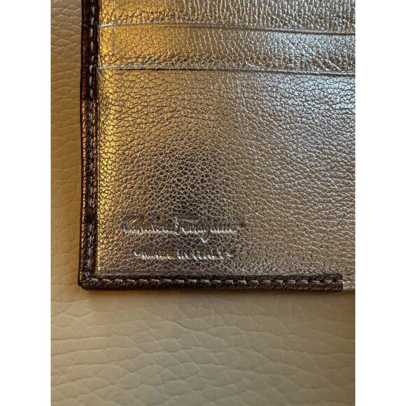Salvatore Ferragamo metallic leather Gancini bifold wallet - Picture 7 of 12